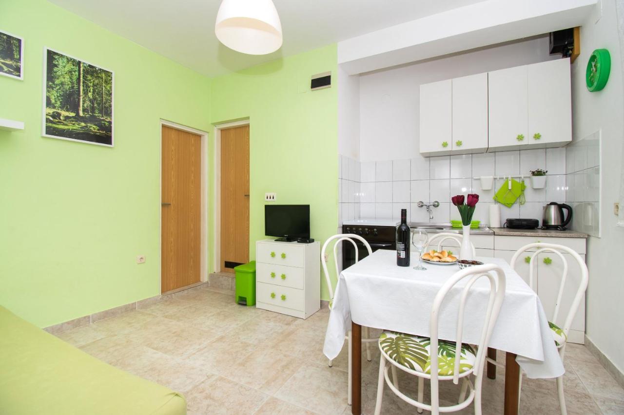 Apartments Dijana Pakoštane Екстериор снимка