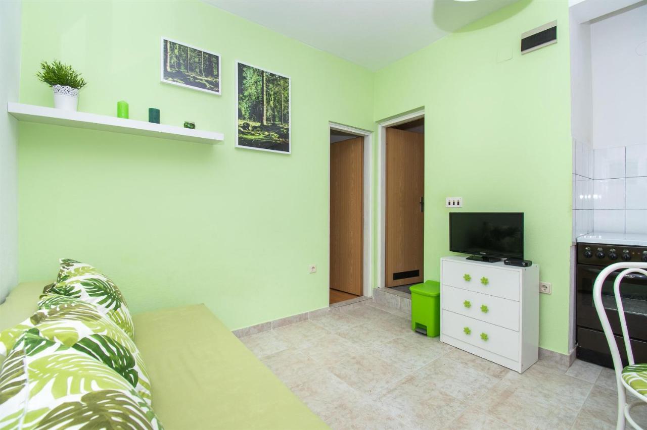 Apartments Dijana Pakoštane Екстериор снимка