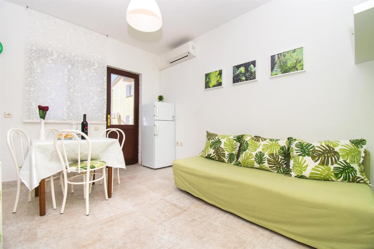 Apartments Dijana Pakoštane Екстериор снимка