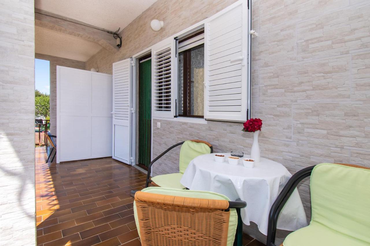 Apartments Dijana Pakoštane Екстериор снимка