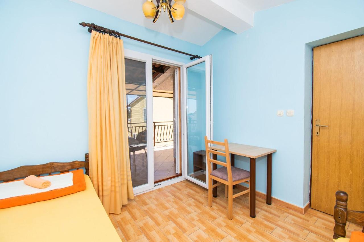 Apartments Dijana Pakoštane Екстериор снимка